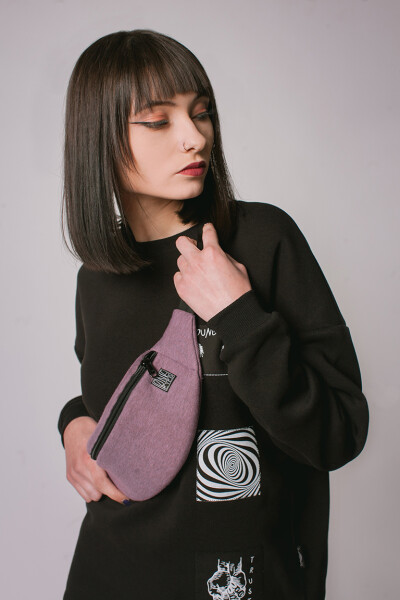 Knitted Bum Bag Banana in Violet