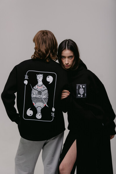 Oversized Sweatshirt х steve_coccodrillo King in Black