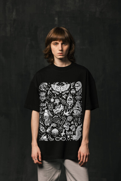 Oversized T-shirt New Old Traditions in Black