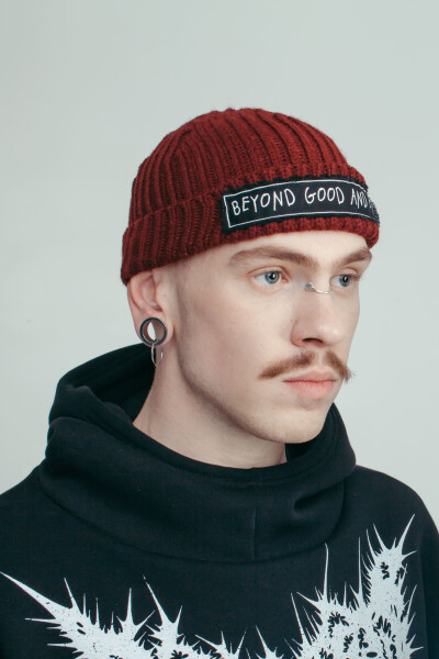 Coarse Knitted Beanie Fisherman Beyond Good and Evil in Burgundy